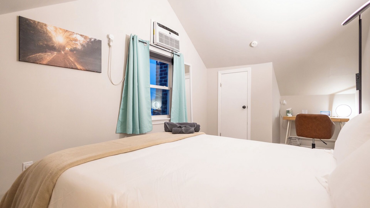 Photo of Bedroom in Hawthorne