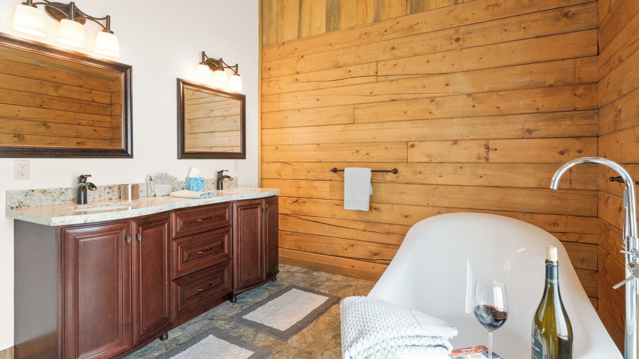 Photo of Bathroom in Castle Glen Estates