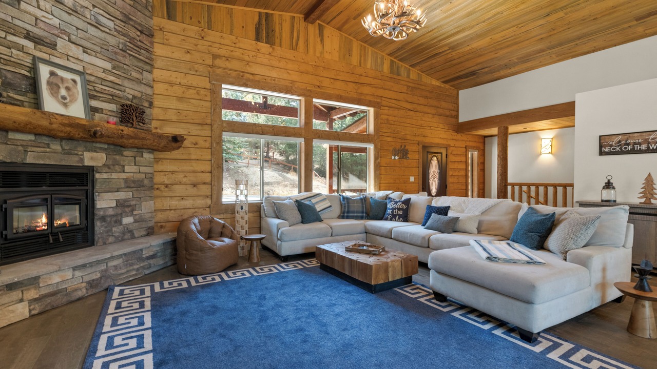 Photo of Livingroom in Castle Glen Estates