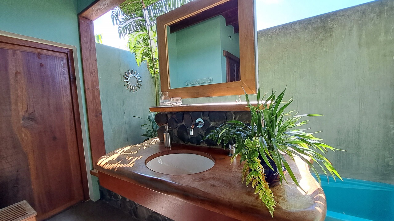 Photo of Bathroom in Afaahiti