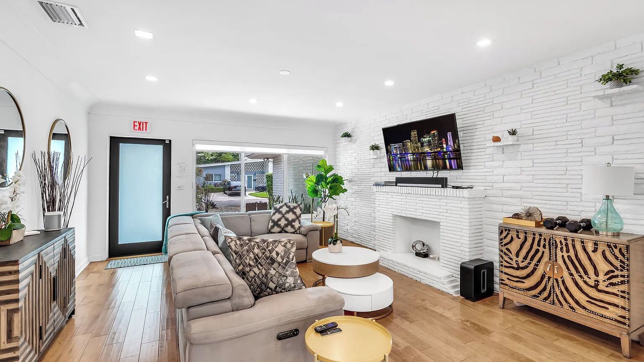 Photo of Livingroom in North Bay Village