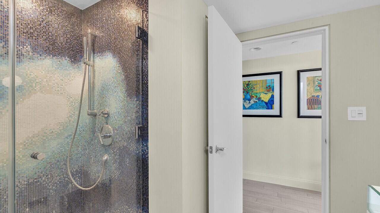 Photo of Bathroom in West Avenue