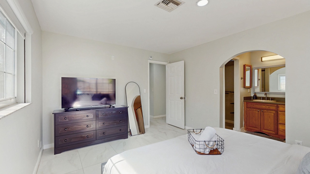 Photo of Bedroom in Lauderhill