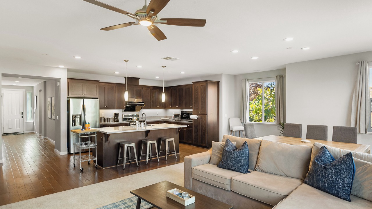 Photo of Livingroom in Lake Area