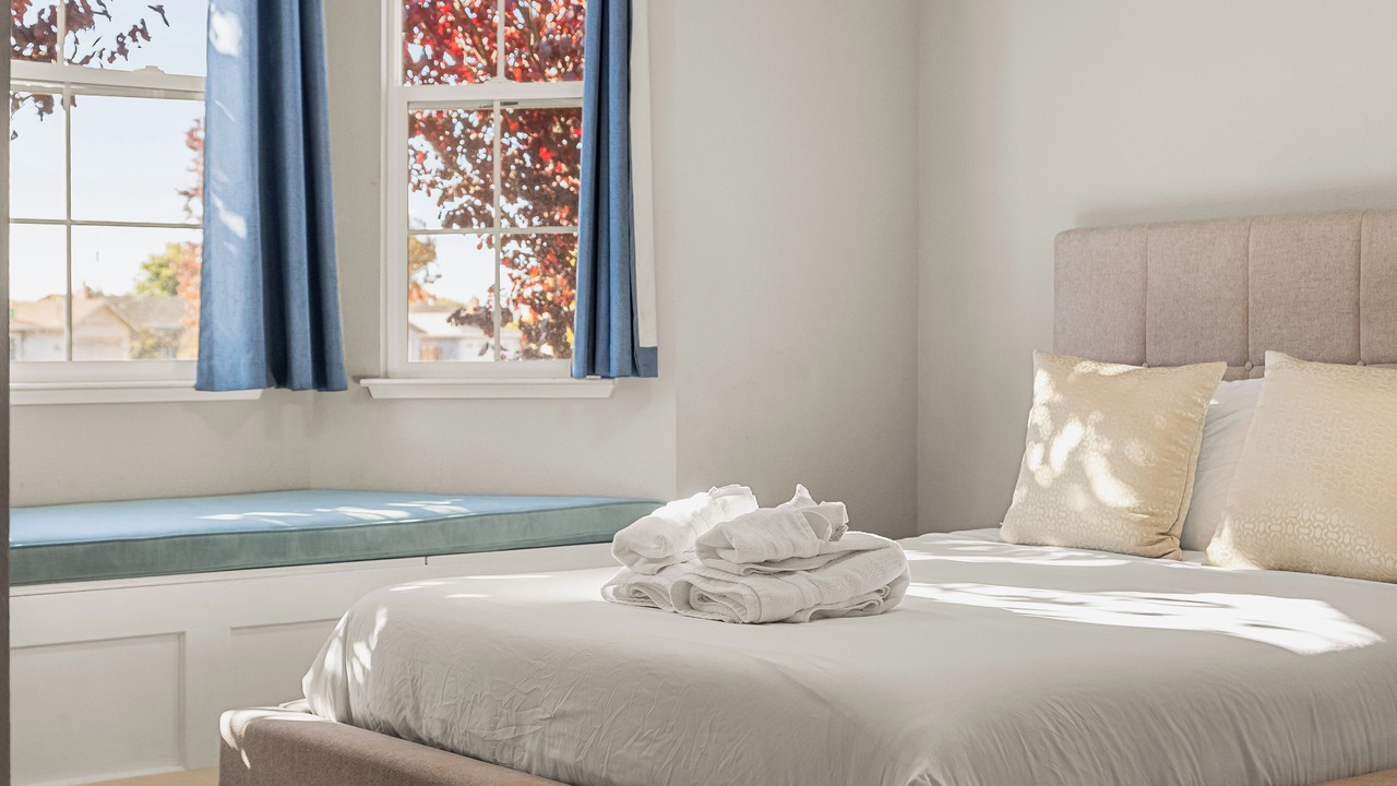Photo of Bedroom in Lake Area
