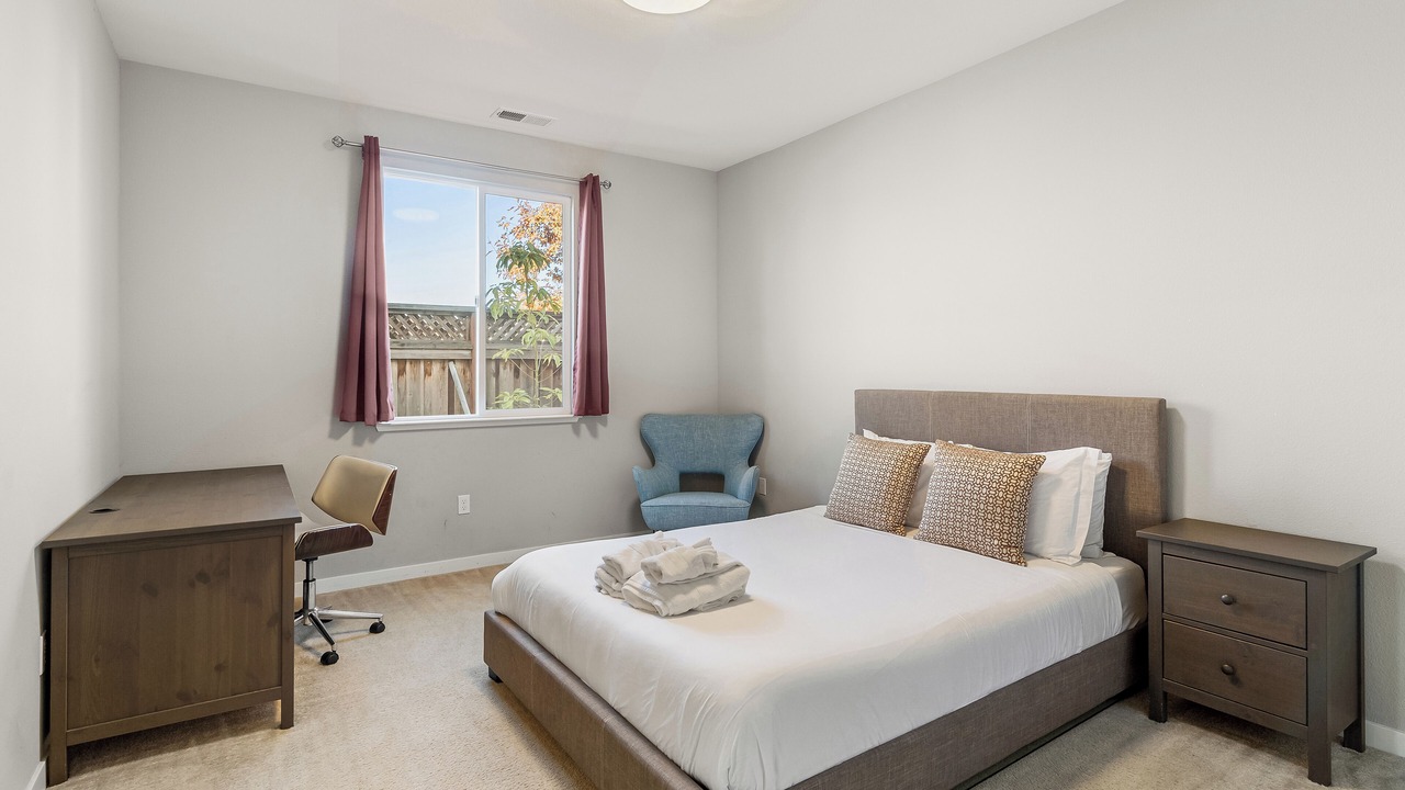 Photo of Bedroom in Lake Area