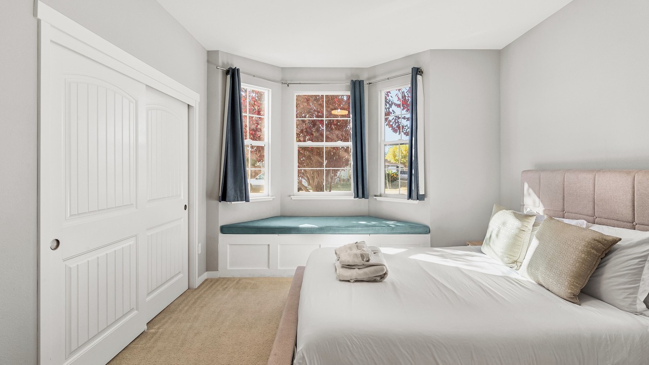 Photo of Bedroom in Lake Area