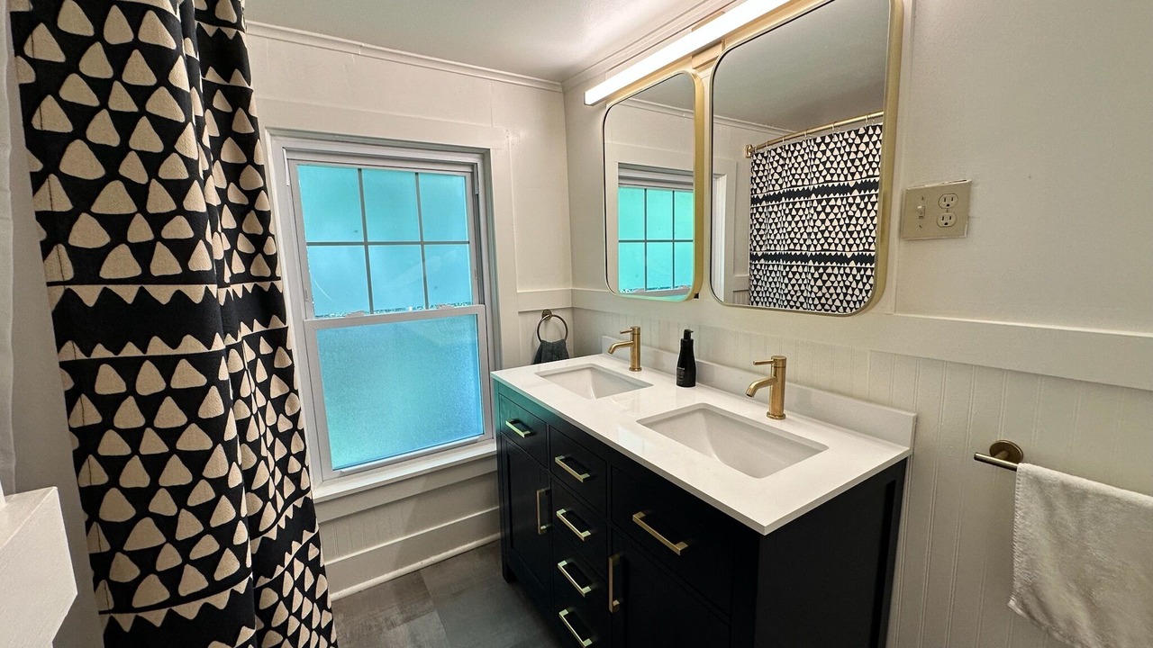 Photo of Bathroom in Skaneateles Historic District