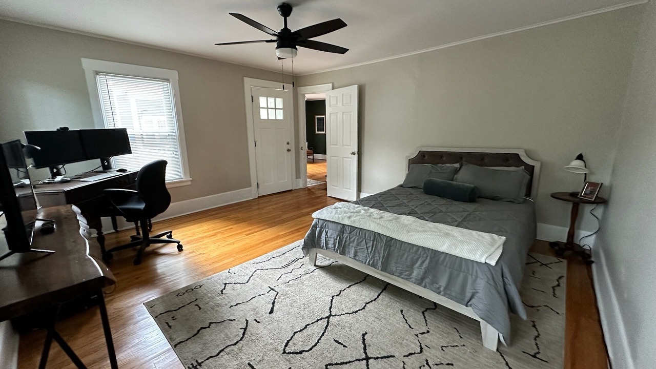 Photo of Bedroom in Skaneateles Historic District