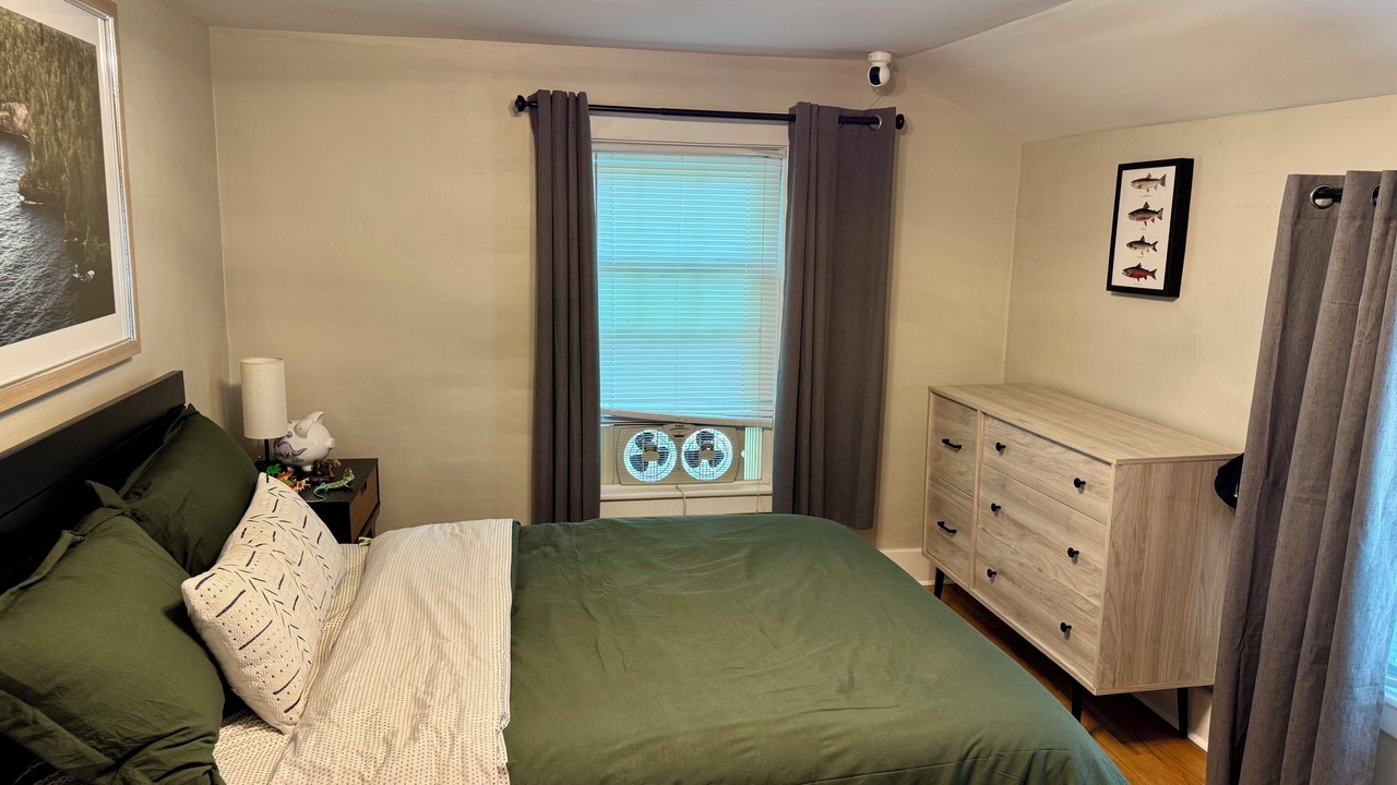 Photo of Bedroom in Skaneateles Historic District