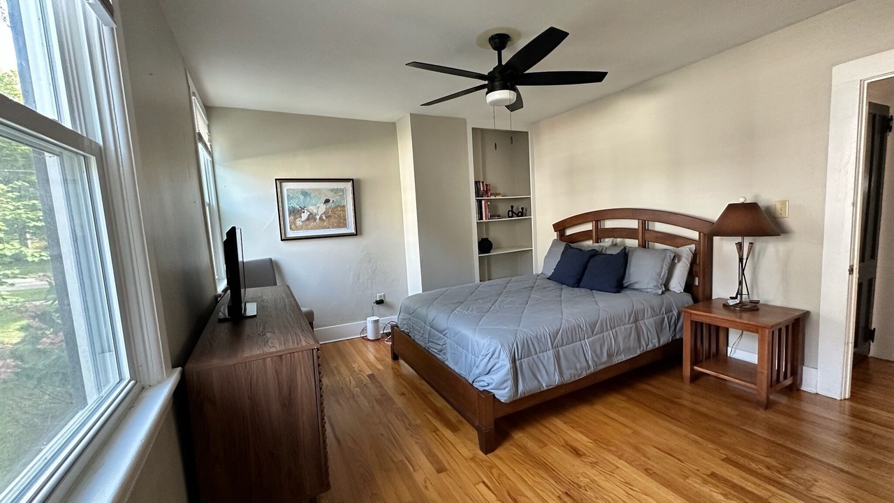Photo of Bedroom in Skaneateles Historic District