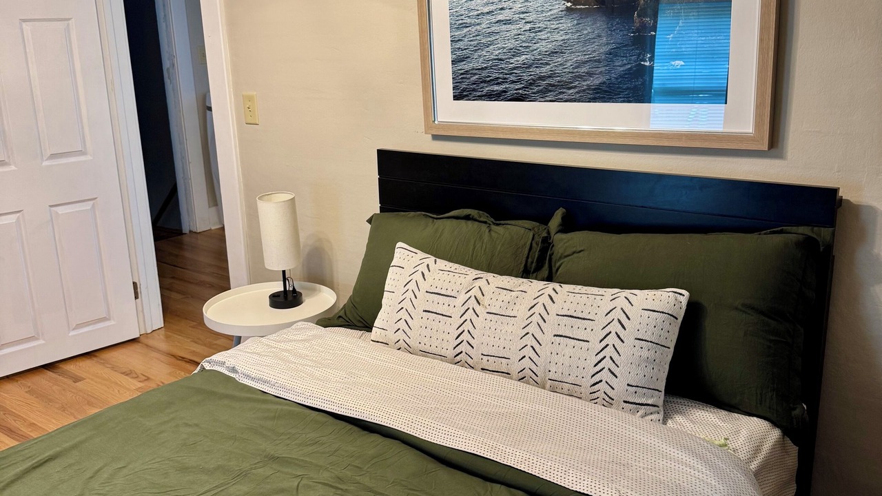 Photo of Bedroom in Skaneateles Historic District