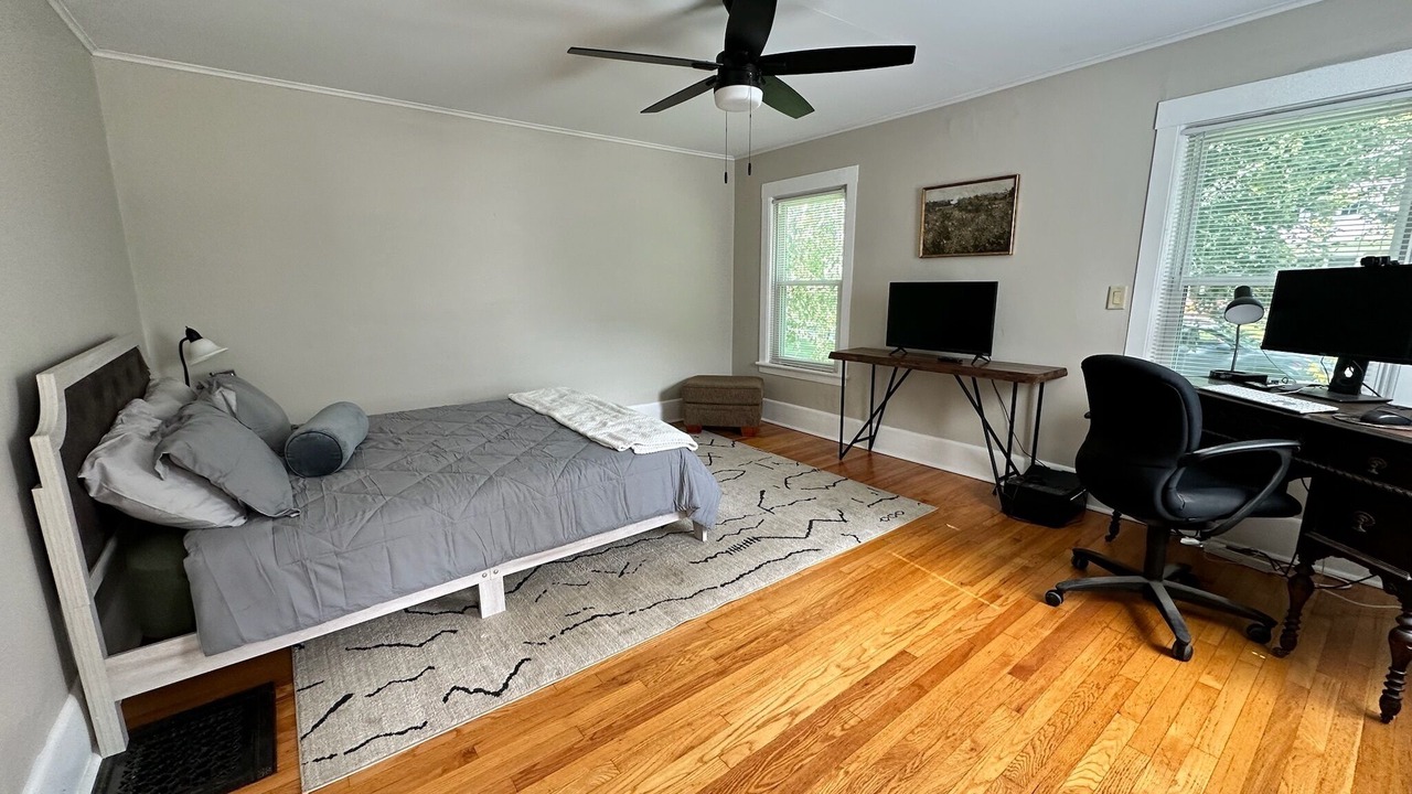 Photo of Bedroom in Skaneateles Historic District