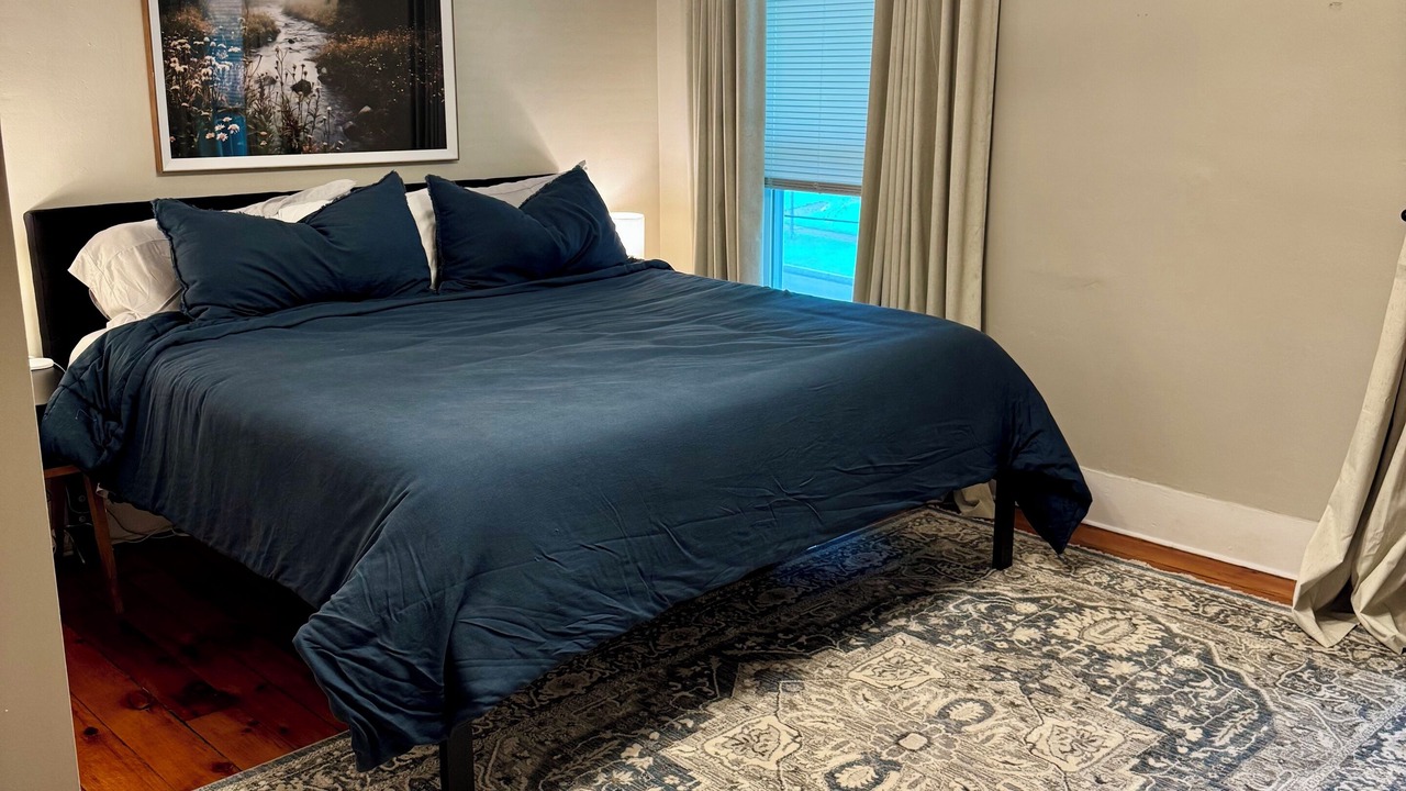 Photo of Bedroom in Skaneateles Historic District