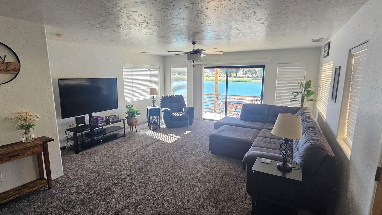 Photo of Livingroom in Parker Strip