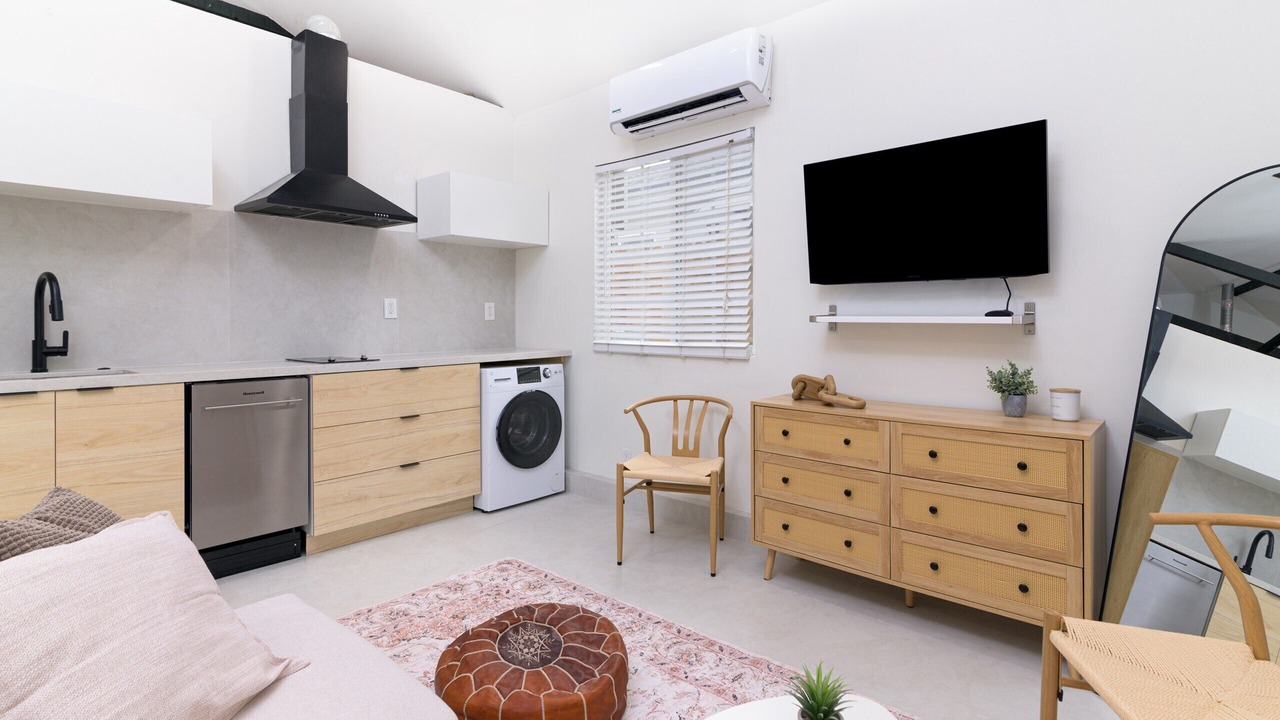 Photo of Livingroom in North Hollywood