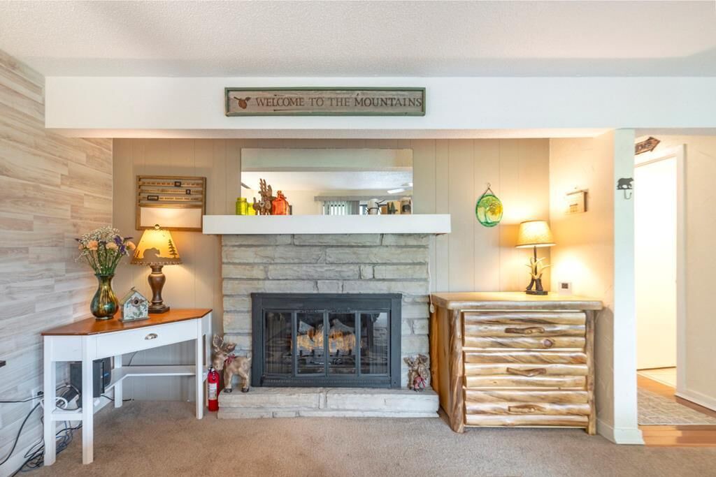 Photo of Livingroom in Seven Devils