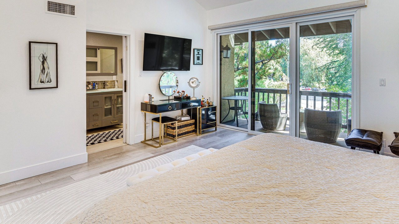 Photo of Bedroom in Warner Center