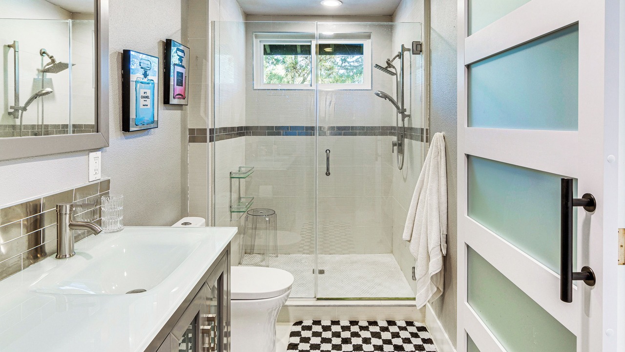 Photo of Bathroom in Warner Center