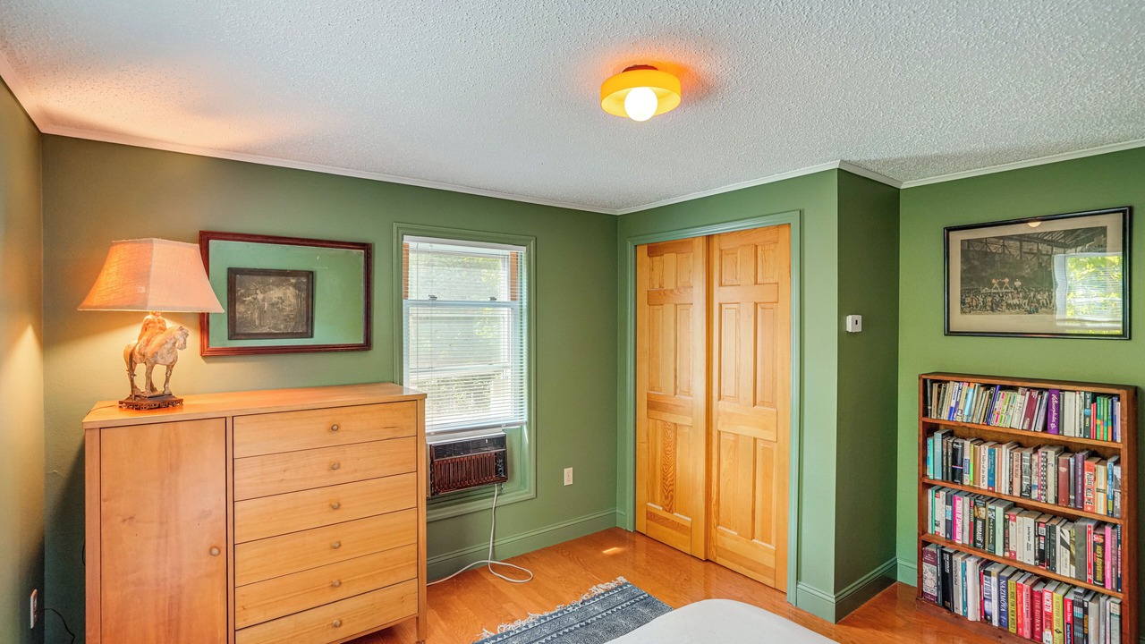 Photo of Bedroom in Hollowville