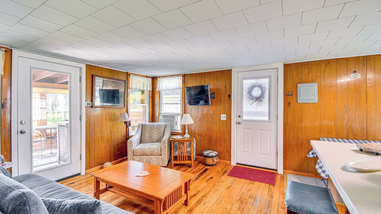 Photo of Livingroom in Poplar Ridge
