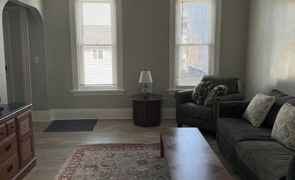 Photo of Livingroom in Front Park