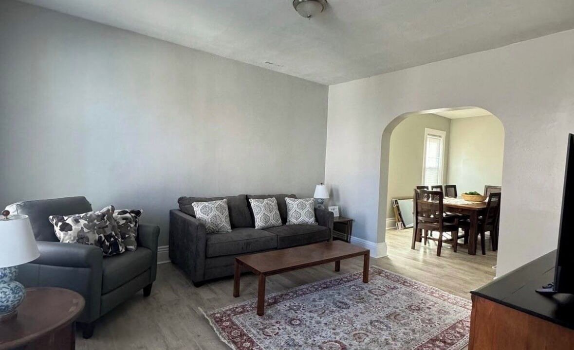 Photo of Livingroom in Front Park