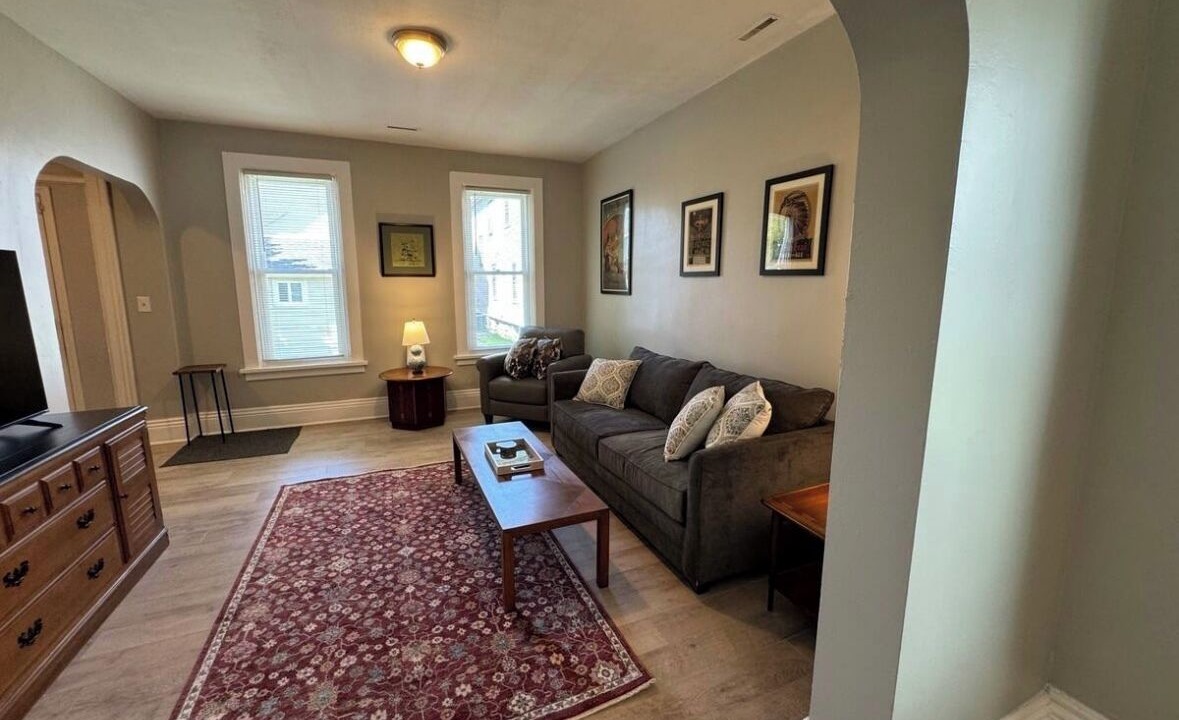 Photo of Livingroom in Front Park