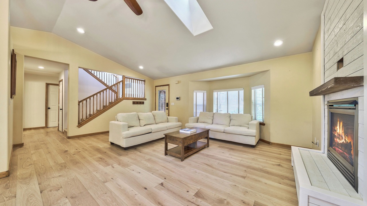 Photo of Livingroom in Country Club Estates