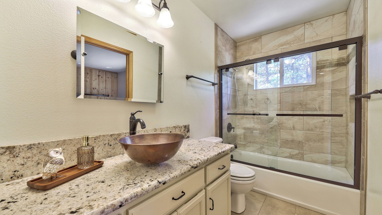 Photo of Bathroom in Country Club Estates