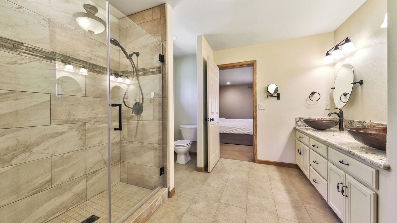 Photo of Bathroom in Country Club Estates