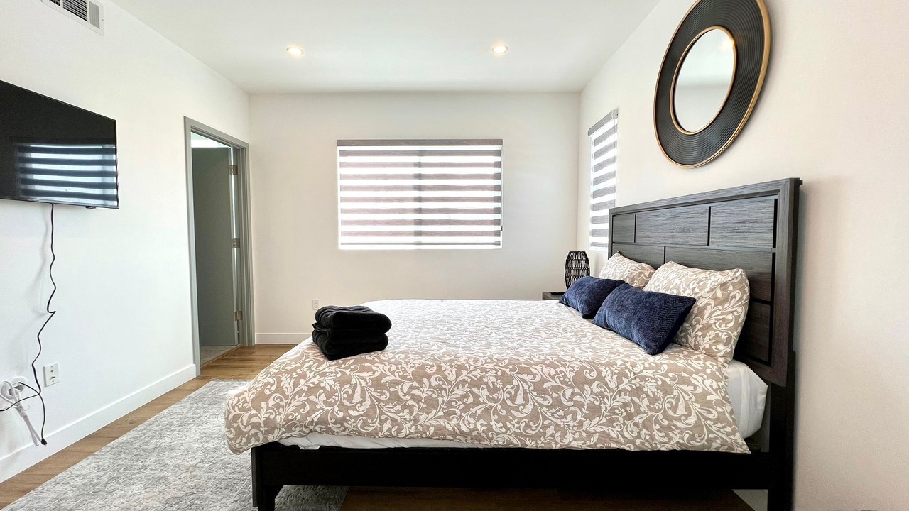 Photo of Bedroom in Pico-Union