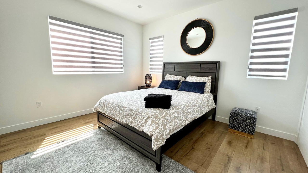 Photo of Bedroom in Pico-Union