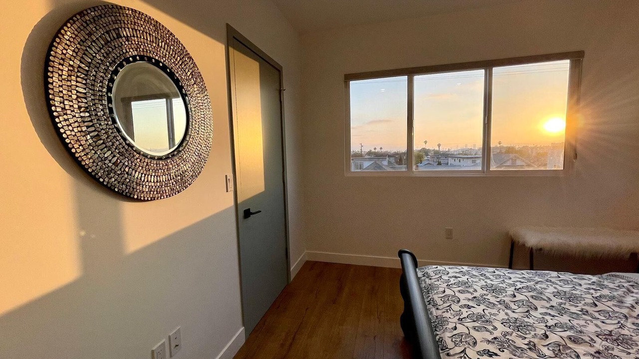 Photo of Bedroom in Pico-Union