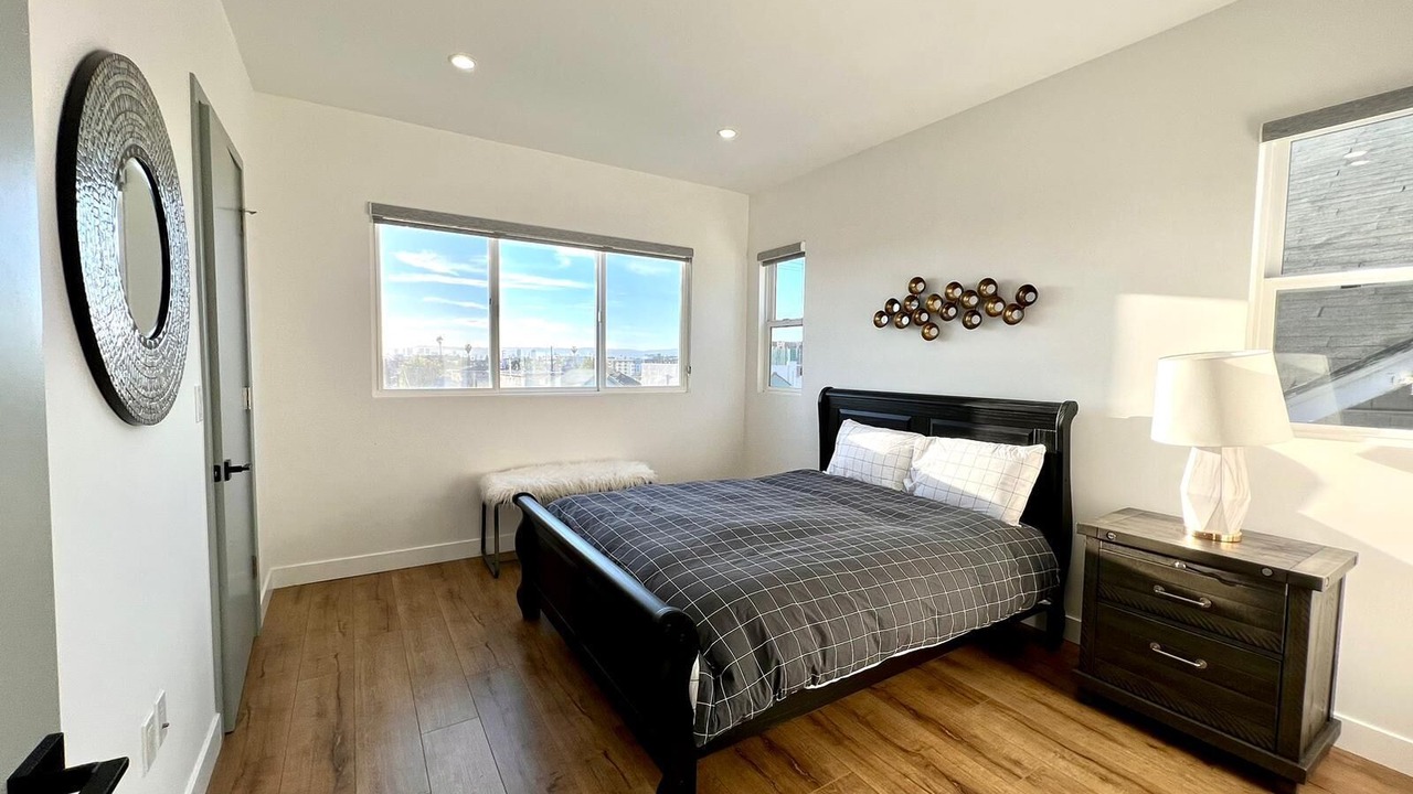 Photo of Bedroom in Pico-Union