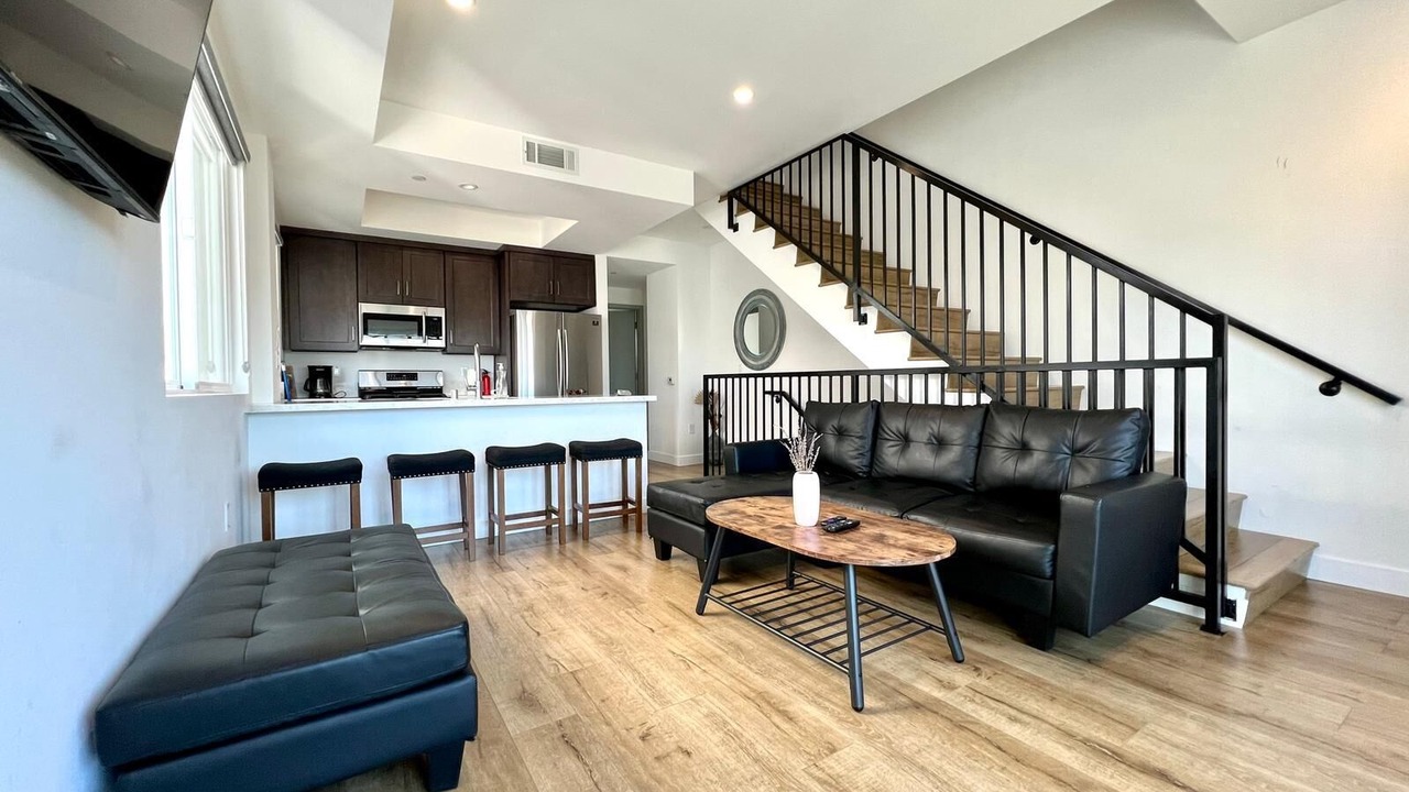 Photo of Livingroom in Pico-Union