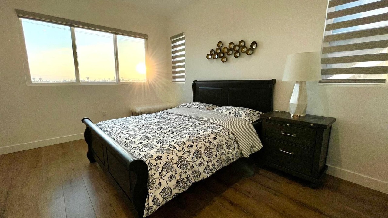 Photo of Bedroom in Pico-Union