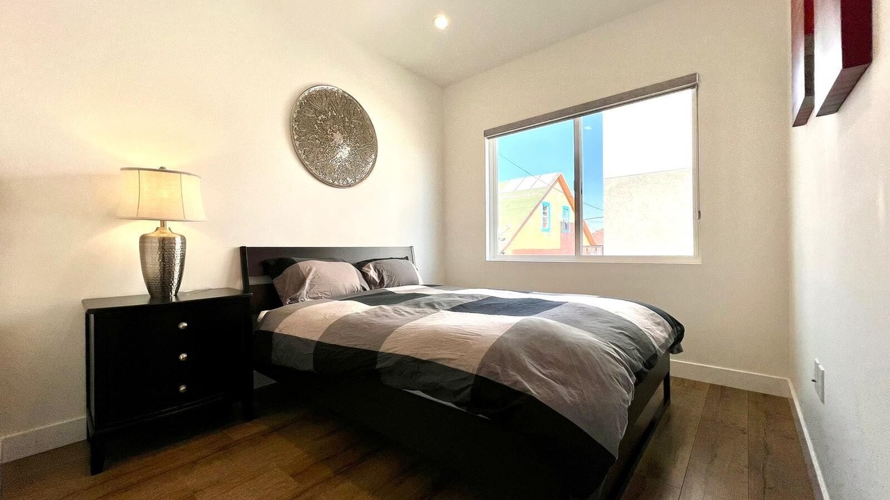 Photo of Bedroom in Pico-Union
