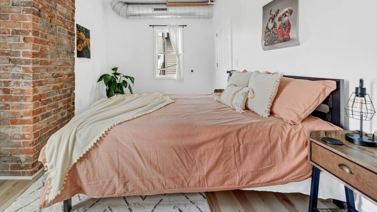 Photo of Bedroom in Lakeview