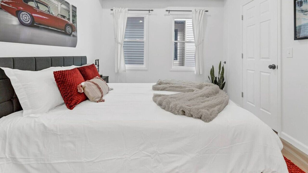 Photo of Bedroom in Lakeview