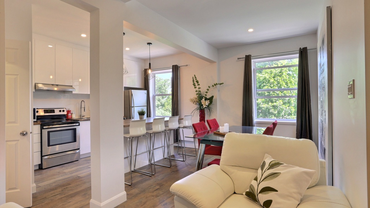 Photo of Livingroom in Desjardins