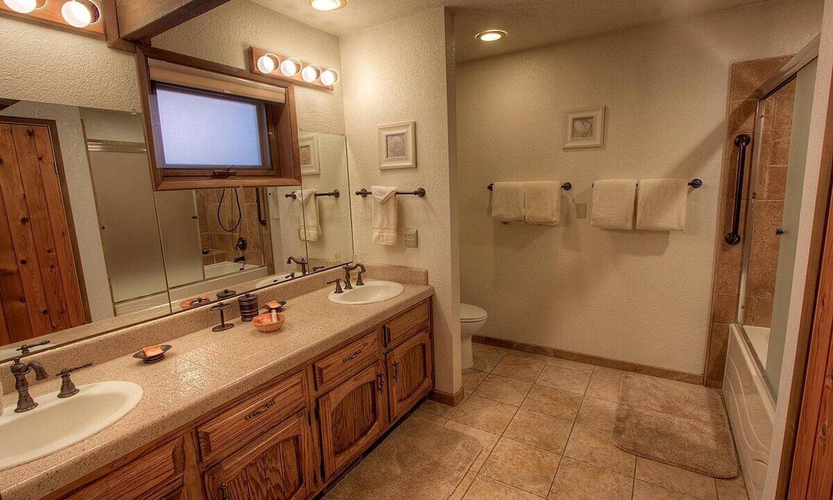 Photo of Bathroom in Al Tahoe