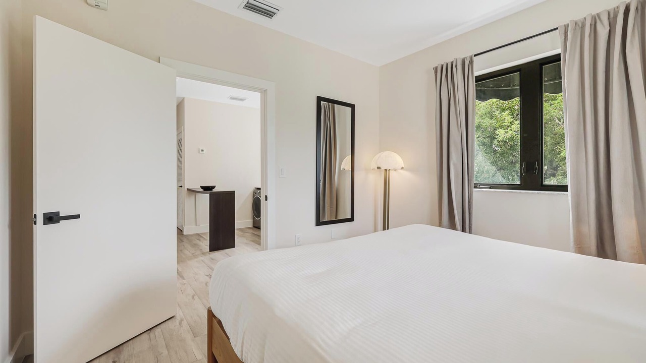Photo of Bedroom in Midtown