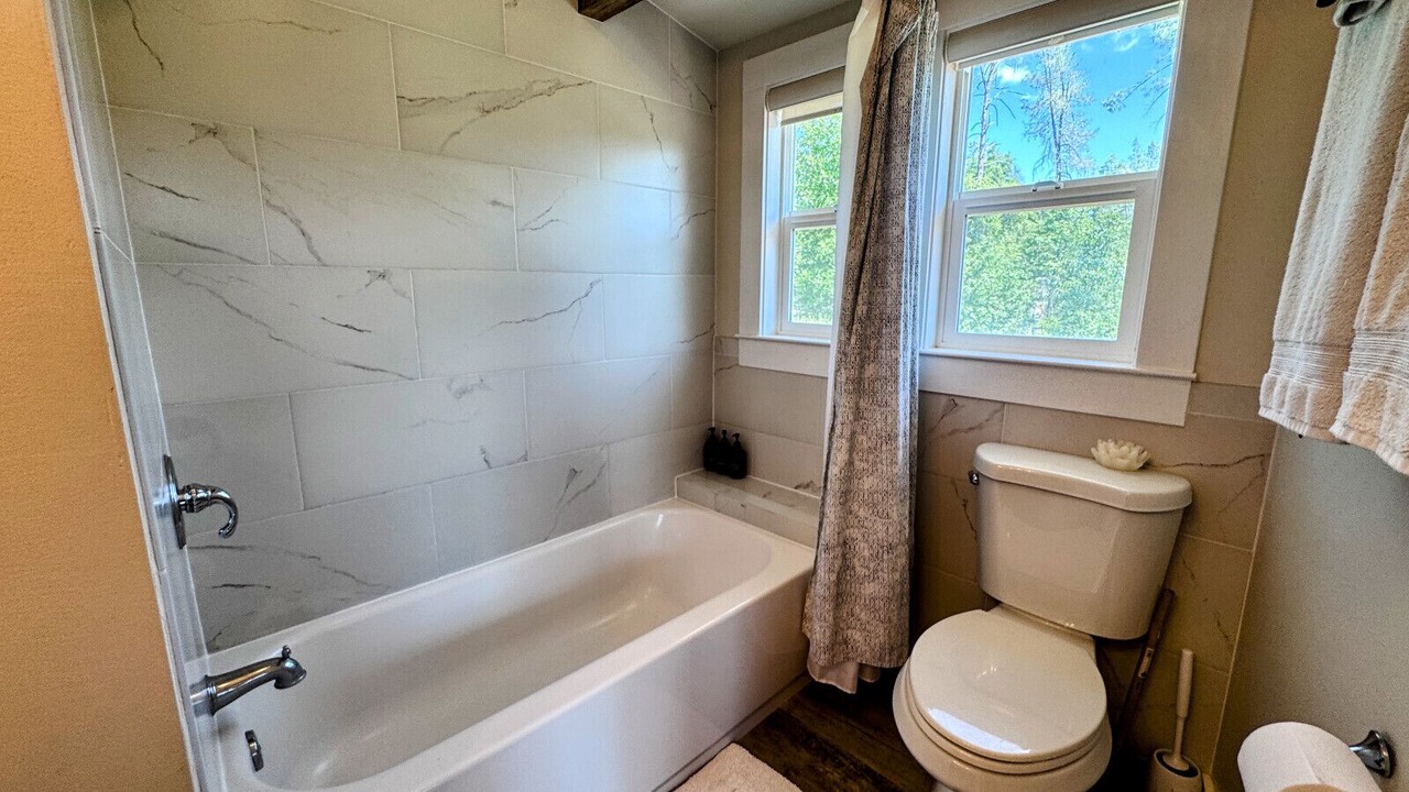 Photo of Bathroom in Mariposa