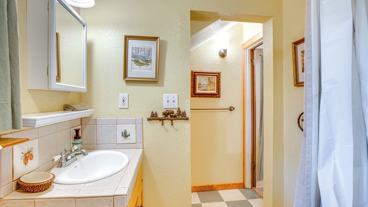 Photo of Bathroom in Tahoma