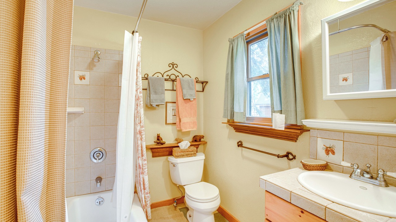 Photo of Bathroom in Tahoma