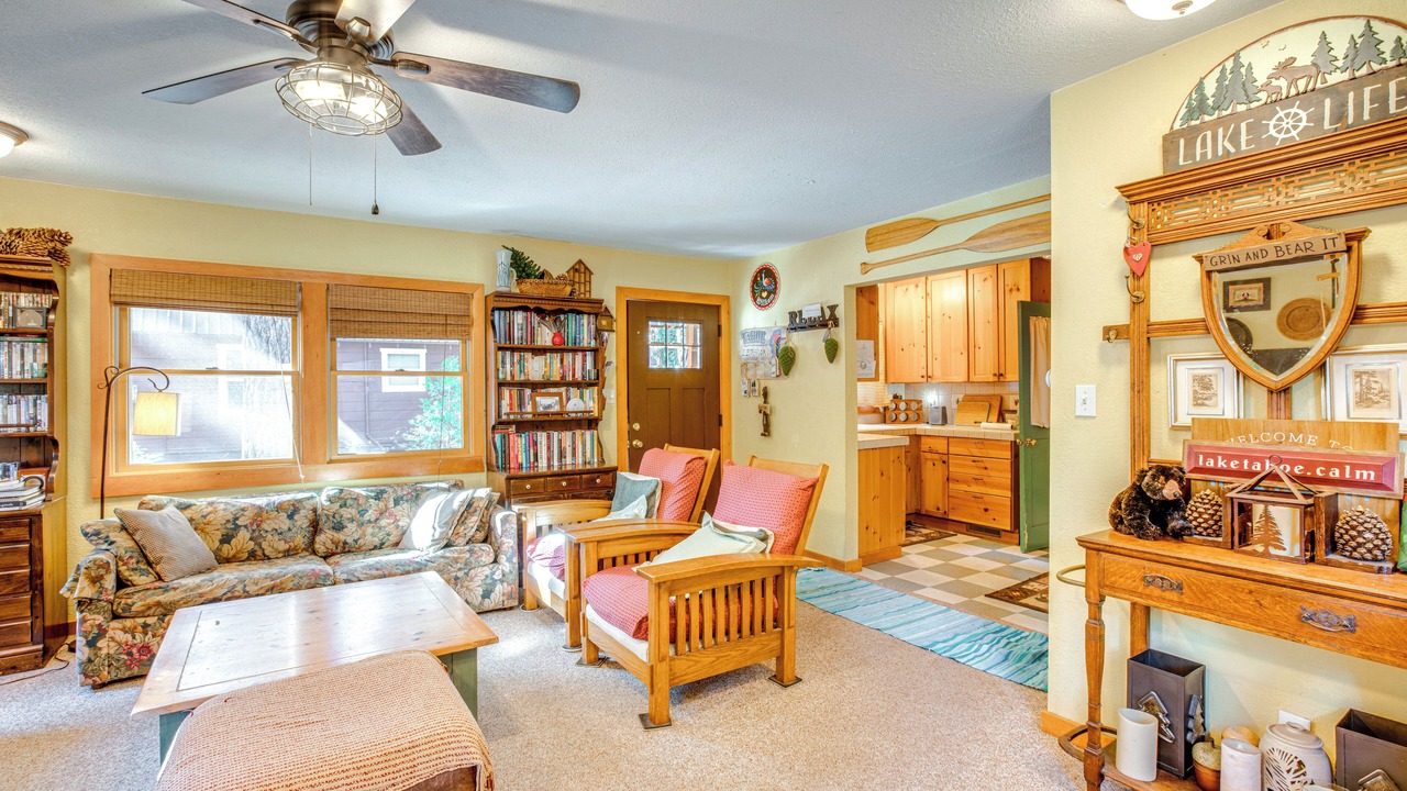 Photo of Livingroom in Tahoma