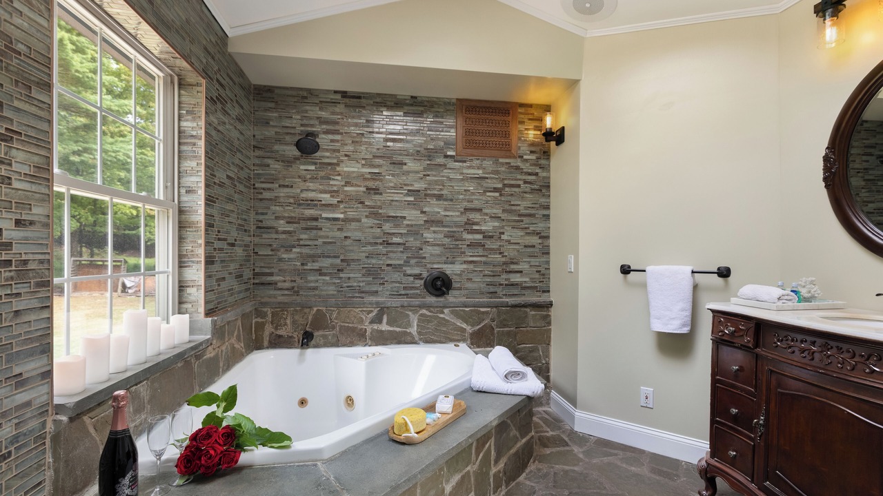 Photo of Bathroom in Newburgh