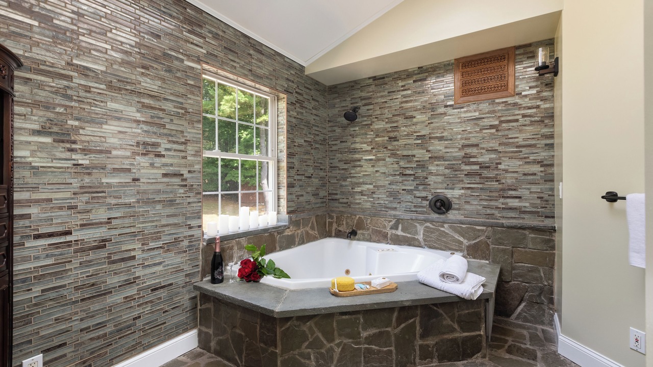 Photo of Bathroom in Newburgh