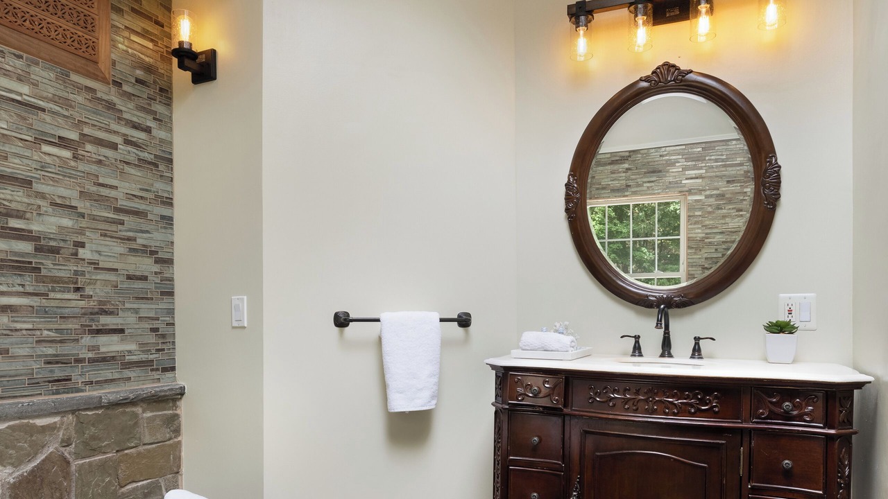 Photo of Bathroom in Newburgh